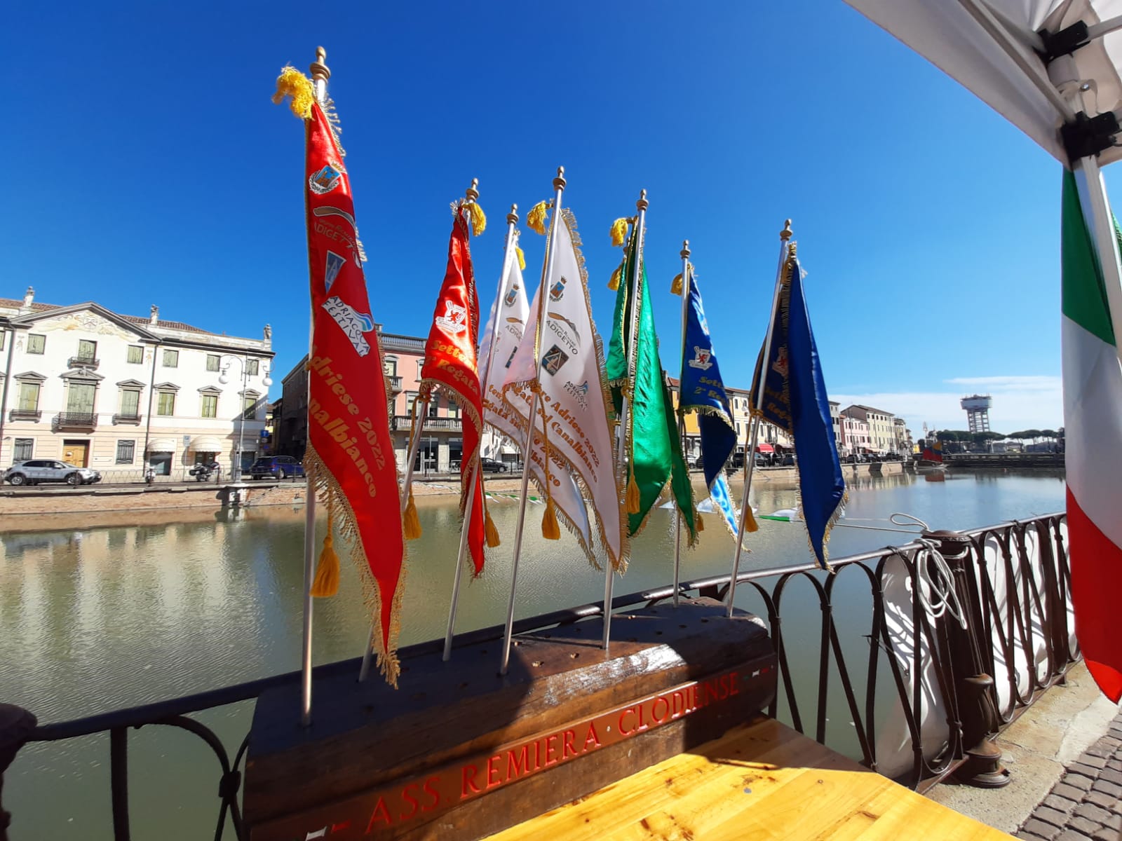 Voga alla veneta, avanti con gli eventi: barche in acqua a Adria