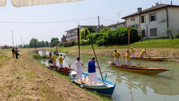 Giornata sull’Adigetto, la voga a remi conquista anche Rovigo