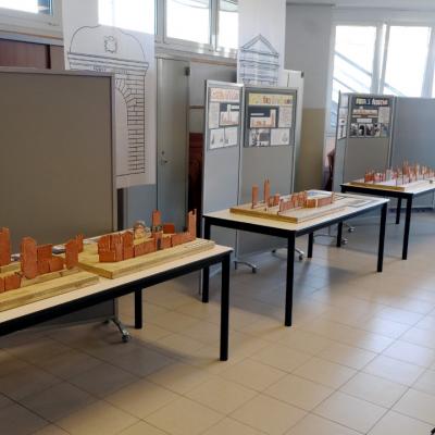 P1744083